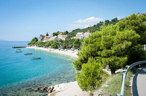 Chorvátsko - modrá pláž