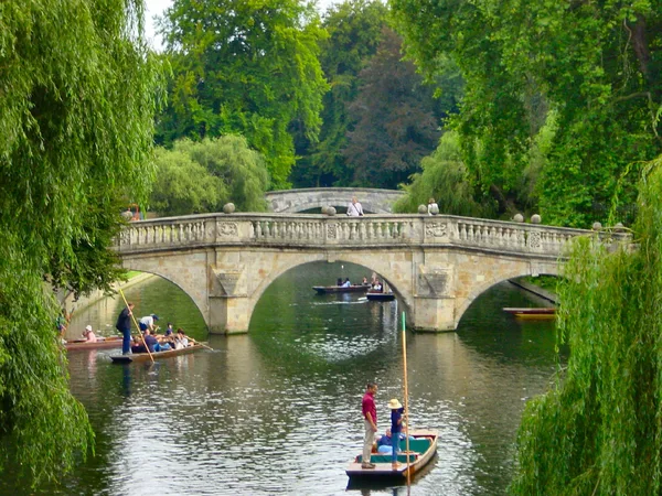 Cambridge - mosty Clare a King's College nad riekou Cam